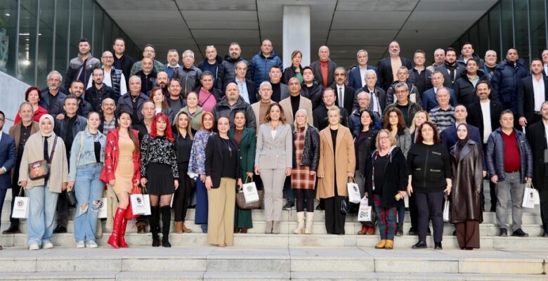 EGO YOK  KİBİR YOK  SİYASİ ŞOV YOK