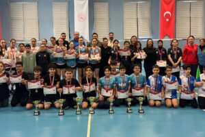 OKUL SPORLARI BADMİNTON ŞAMPİYONASI ÇORLU DA YAPILDI