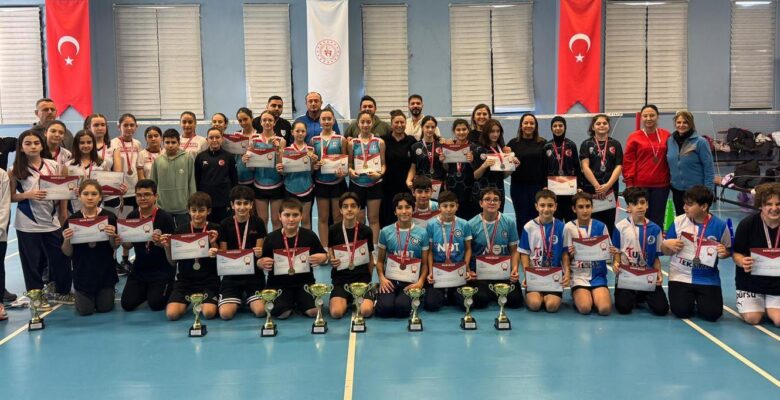 OKUL SPORLARI BADMİNTON ŞAMPİYONASI ÇORLU DA YAPILDI