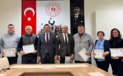 KAYMAKAM NİYAZİ ERTEN ÖDÜLLENDİRDİ