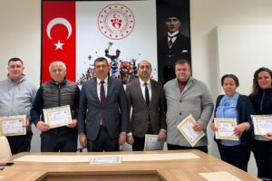 KAYMAKAM NİYAZİ ERTEN ÖDÜLLENDİRDİ