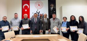 KAYMAKAM NİYAZİ ERTEN ÖDÜLLENDİRDİ