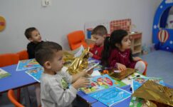 BAŞKAN MÜGE YILDIZ TOPAK, ÖĞRENCİLERİN KARNE HEYECANINA ORTAK OLDU