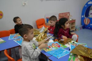 BAŞKAN MÜGE YILDIZ TOPAK, ÖĞRENCİLERİN KARNE HEYECANINA ORTAK OLDU
