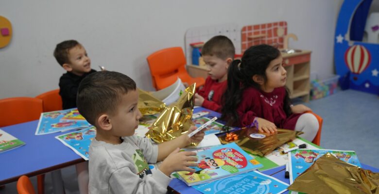 BAŞKAN MÜGE YILDIZ TOPAK, ÖĞRENCİLERİN KARNE HEYECANINA ORTAK OLDU
