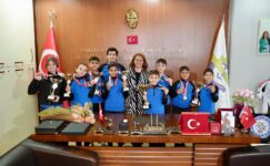 BAŞARILI SPORCULARDAN BAŞKAN MÜGE YILDIZ TOPAK’A ZİYARET!