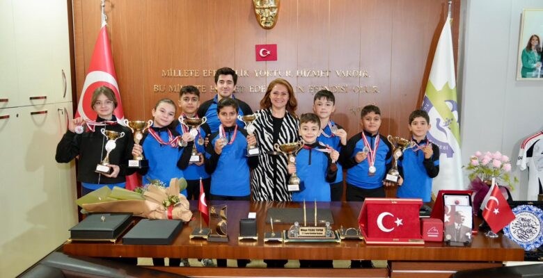 BAŞARILI SPORCULARDAN BAŞKAN MÜGE YILDIZ TOPAK’A ZİYARET!