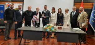 YOĞUN KATILIMLI EMRE KONGAR İMZA GÜNÜ