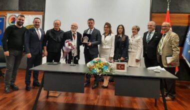 YOĞUN KATILIMLI EMRE KONGAR İMZA GÜNÜ