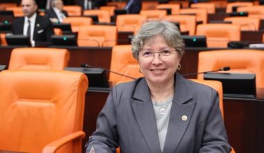 MİLLETVEKİLİ NURTEN YONTAR DMD HASTASI GÖKALP’E BÜYÜK DESTEK