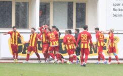 ÇORLU 1947 RAKİBİNİ GEÇTİ HAKEMİ GEÇEMEDİ