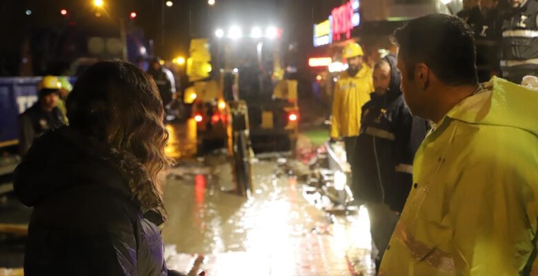 TESKİ’DEN ÇORLU’DA GECE YARISI YOĞUN MESAİ
