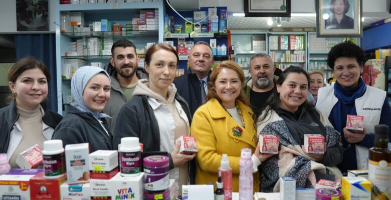 BAŞKAN MÜGE YILDIZ TOPAK ESNAF VE VATANDAŞLARIN KANDİLİNİ KUTLADI