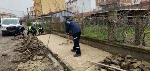 BİR GÜNDE DÖRT MAHALLEDE YOL VE KALDIRIM SORUNU ÇÖZÜLDÜ!