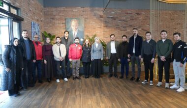 GENÇLERİMİZLE GELECEĞE YÜRÜYORUZ