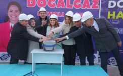 10 YIL BOYUNCA MİLLETİ TEK BİR FOTOĞRAFLA KANDIRDI 10 YIL BOYUNCA MİLLETİ TEK BİR FOTOĞRAFLA KANDIRDI