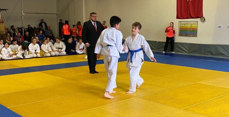 43 SPORCUNUN KATILDI 39 MÜSABAKA YAPILDI