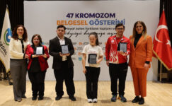 DOWN SENDROMU FARKINDALIĞINDA ANLAMLI GÖSTERİM