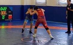 GENÇ GÜREŞÇİLERDEN NEFES KESEN MÜSABAKALAR