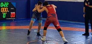 GENÇ GÜREŞÇİLERDEN NEFES KESEN MÜSABAKALAR