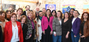 KADIN RESSAMLARIN CANLI PERFORMANSLARI