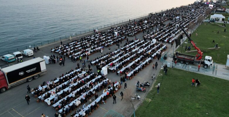 KADİR GECESİ ŞEREFİNE DEV İFTAR