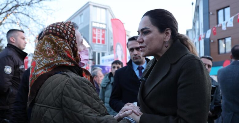 BİNLERCE YURTTAŞ BÜYÜKŞEHİR’İN DAYANIŞMA SOFRALARINDA BULUŞUYOR