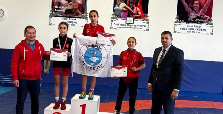 YILDIZ KIZLARIN HEYECAN VEREN MÜCADELESİ