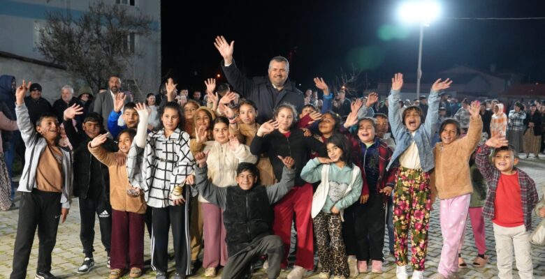 SARAY’DA DÜNYA ROMANLAR GÜNÜ COŞKUYLA KUTLANDI