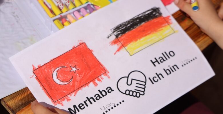 TEKİRDAĞLI MİNİKLER ALMANCA ÖĞRENEREK 23 NİSAN’I KUTLADI