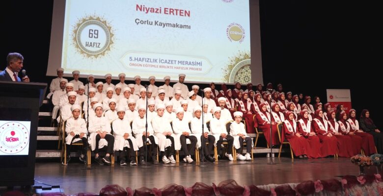 ÇORLU’DA MUHTEŞEM HAFIZLIK İCAZET MERASİMİ