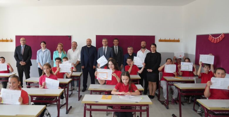 BAŞKAN MÜGE YILDIZ TOPAK, ÖĞRENCİLERİN KARNE COŞKUSUNA ORTAK OLDU!