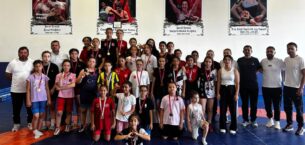 ÇORLU U 8-14 YAŞ GÜREŞÇİLERİN HEYECANINA SAHNE OLDU   