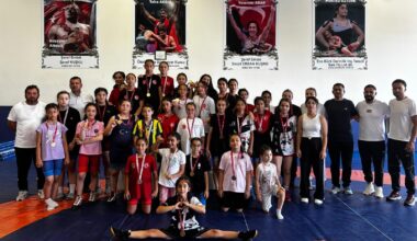 ÇORLU U 8-14 YAŞ GÜREŞÇİLERİN HEYECANINA SAHNE OLDU   