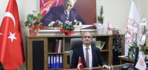DEVLETİN GERÇEK YÜZÜNÜ GÖSTERMEK İÇİN ÇABALAYAN ADAM
