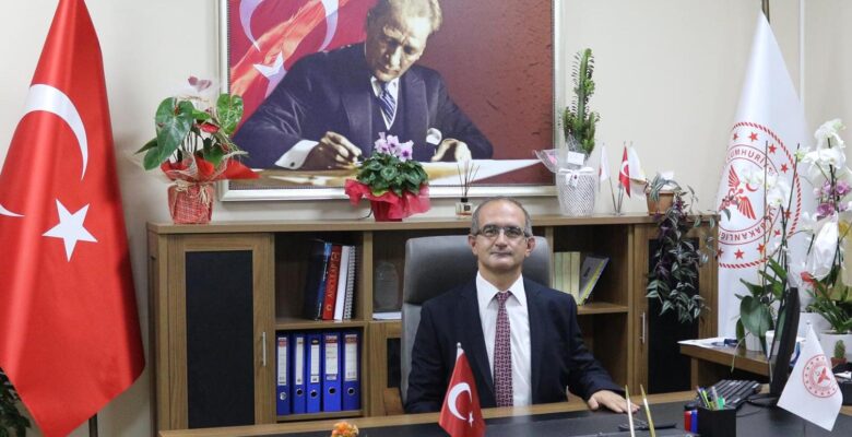 DEVLETİN GERÇEK YÜZÜNÜ GÖSTERMEK İÇİN ÇABALAYAN ADAM