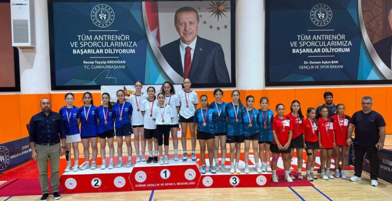 TEKİRDAĞ BADMİNTON KIZ TAKIMI ŞAMPİYON OLDU