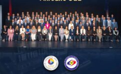İZZET VOLKAN, BAŞARI EKİP İŞİDİR İZZET VOLKAN, BAŞARI EKİP İŞİDİR
