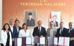 NARİN AİLESİ YAPTIĞI ESERLERİYLE TAKTİR TOPLUYOR