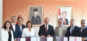 NARİN AİLESİ YAPTIĞI ESERLERİYLE TAKTİR TOPLUYOR