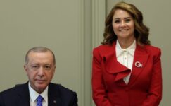 BİZ BU MİLLETE EFENDİ OLMAYA DEĞİL, HİZMETKAR OLMAYA GELDİK! BİZ BU MİLLETE EFENDİ OLMAYA DEĞİL, HİZMETKAR OLMAYA GELDİK!