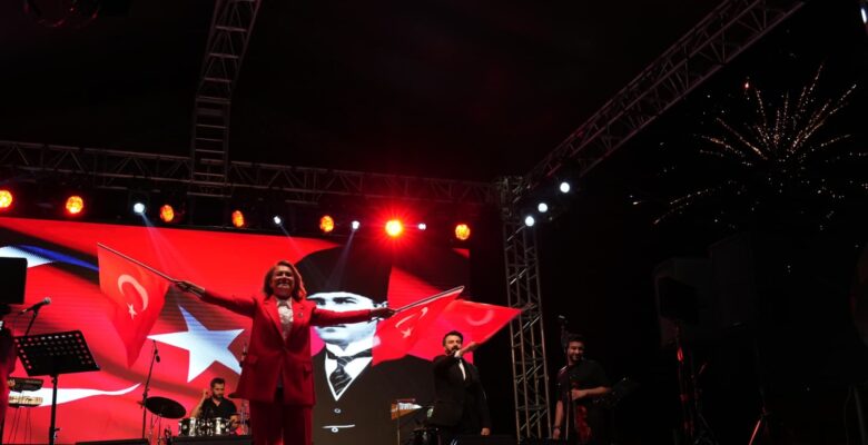 MÜGE BAŞKAN’IN 30 AĞUSTOS KONUŞMASI ERGENE’DE GECEYE DAMGA VURDU!